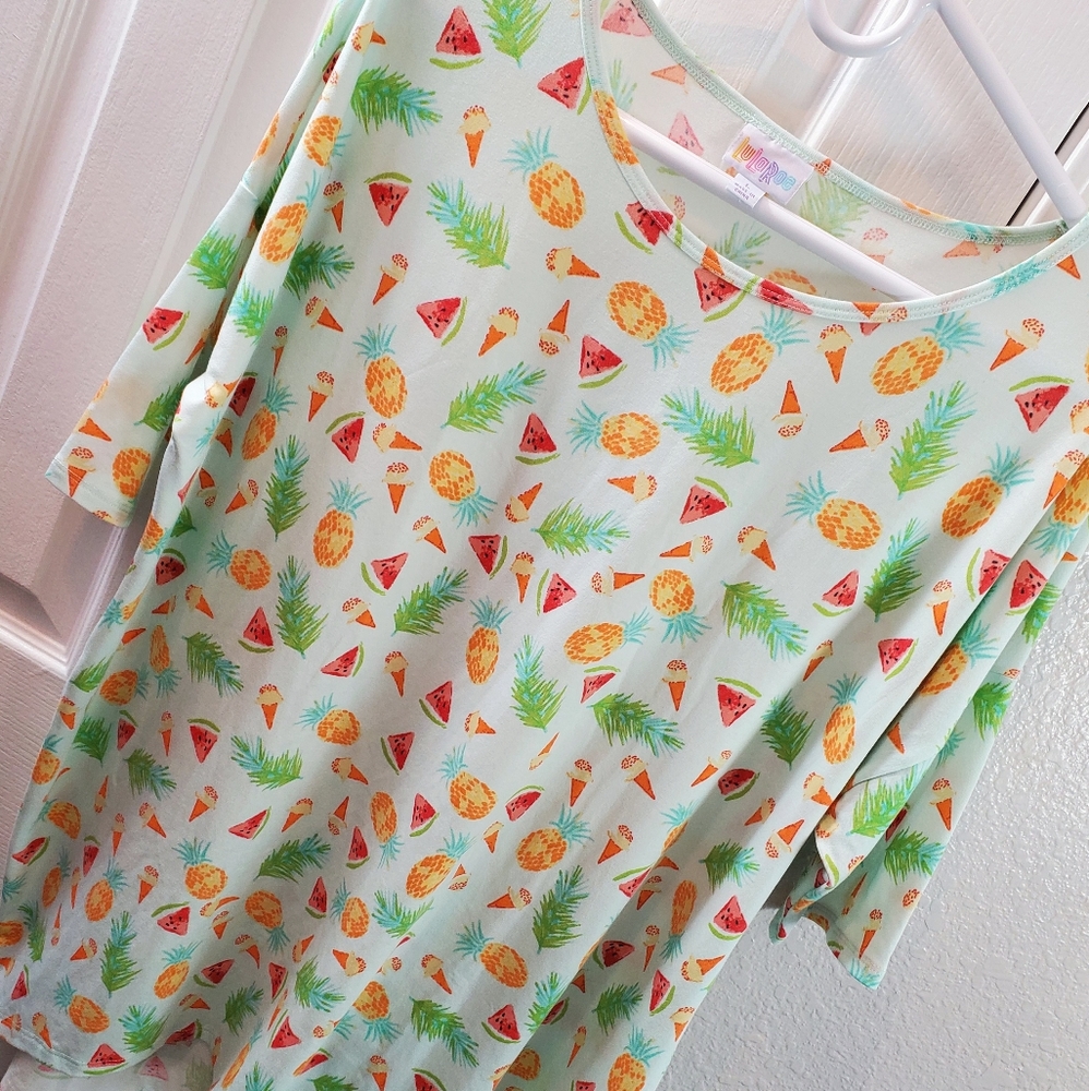 LulaRoe Tropical Tee - Picture 4 of 13